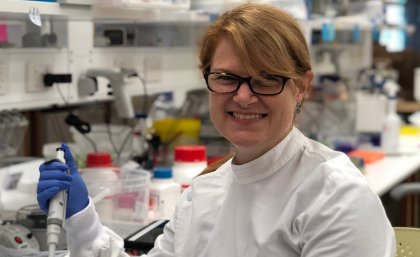 A woman scientist in a laboratory